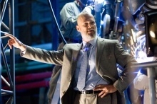 Смотреть Железный человек онлайн в HD качестве 720p